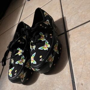 Butterfly platform vans
